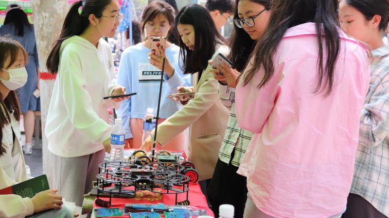 然而，人工编写RPA脚本也存在一些缺点：